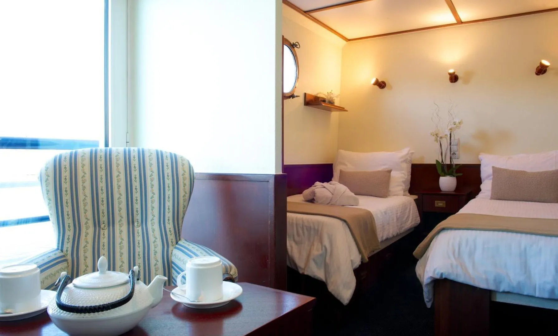 Bateau Hotel le Chardonnay Avignon 4*,  France