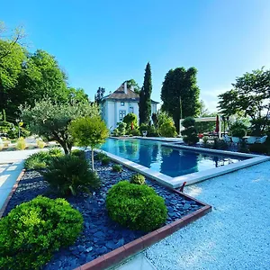 manoir-du-colombier.hotels-rhonealpes.com/