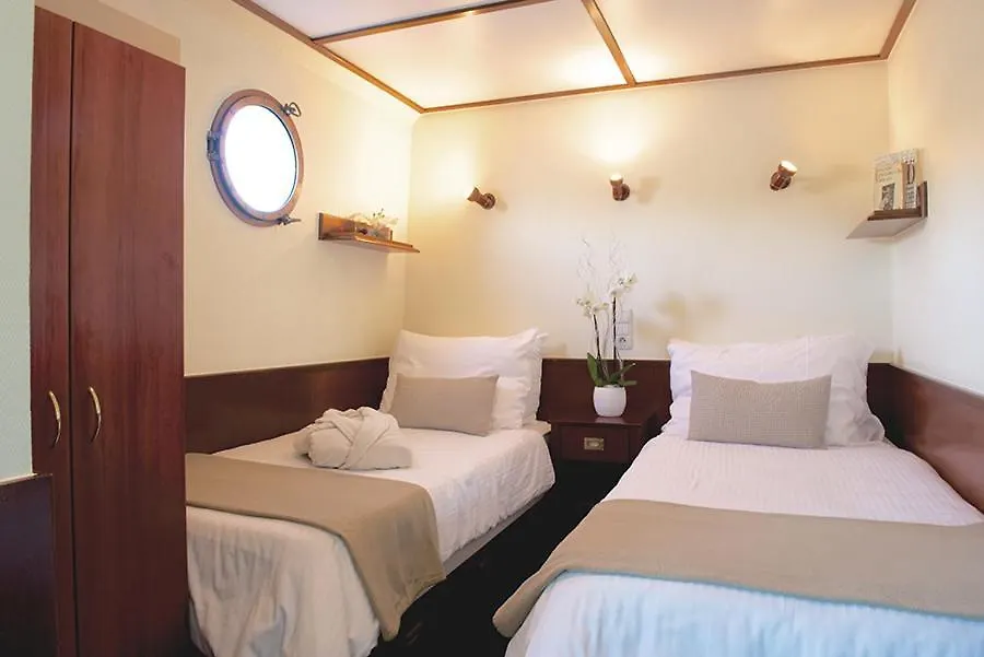 Bateau Hotel A Quai Le Chardonnay Avinhão França